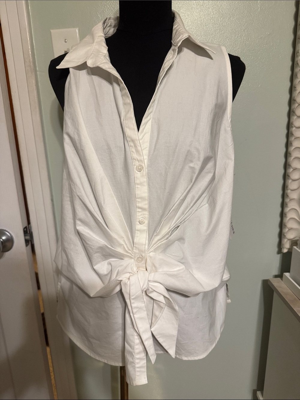 Nine West White Sleeveless Tie-Front Button Down Shirt